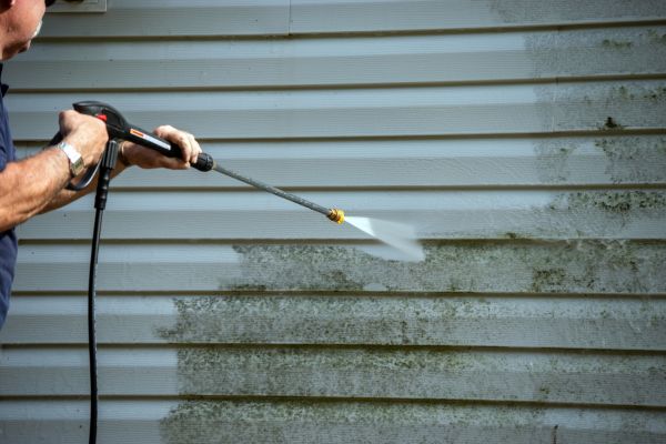 Cost of Vinyl Siding Power Washing in Woodinville